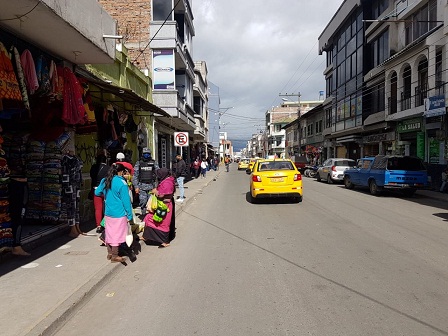 Recorre Riobamba para alimentar a sus hijos. http://44.213.112.5
