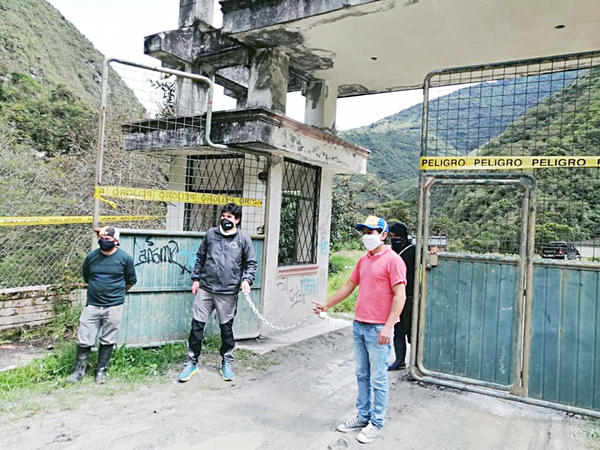 Complejo “Ojo del Fantasma” Cerrado por aglomeración de gente. http://44.213.112.5