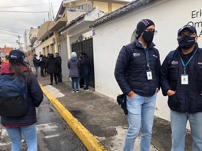 Empleados piden se cancelen los salarios. http://44.213.112.5