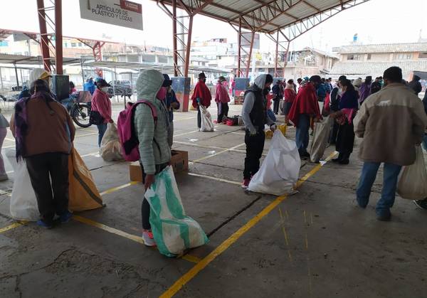 90 espacios para ubicar a los comerciantes informales del mercado “La Esperanza”. http://44.213.112.5