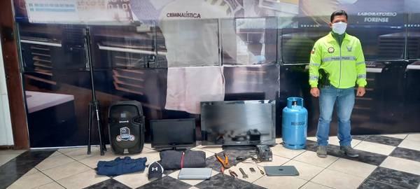 Robo de una vivienda en el sector del barrio Modesto Arrieta.. http://44.213.112.5