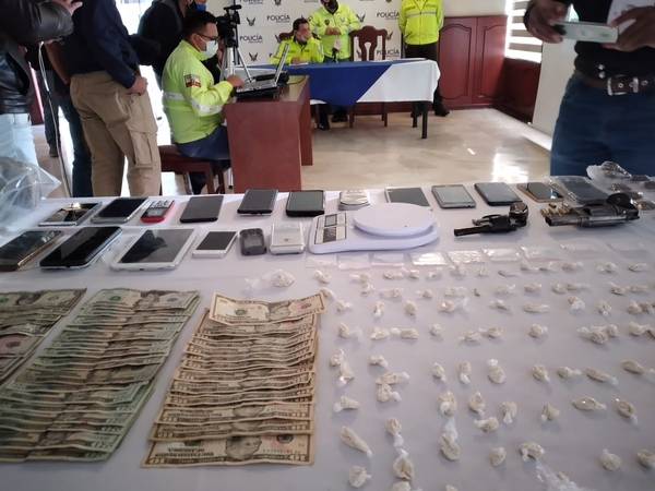Antinarcóticos de Chimborazo desarticuló banda internacional que se dedicaba al microtráfico.. http://44.213.112.5