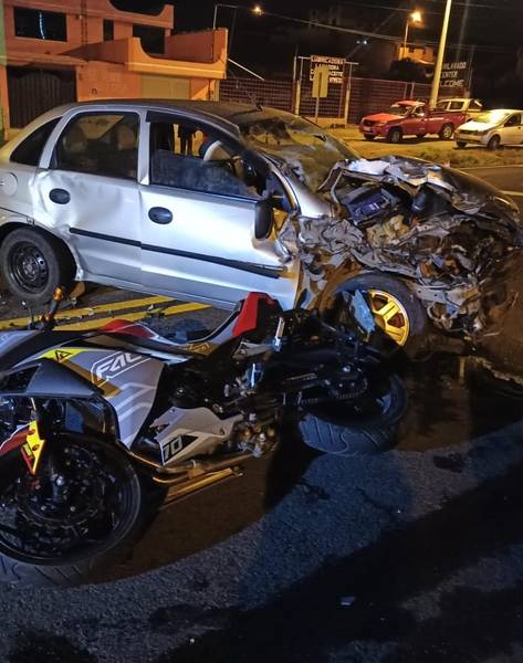 Choque múltiple deja 4 personas heridas. http://44.213.112.5