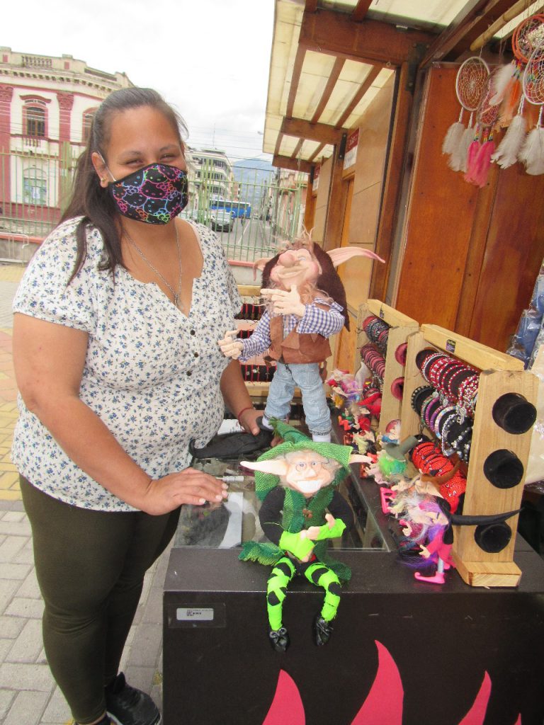 La reactivación económica artesanal es lenta, dijo Diana Peñafiel. http://44.213.112.5