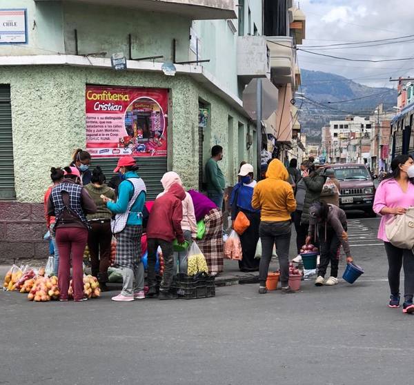 La venta informal asemeja el juego del “gato y el ratón”. http://44.213.112.5