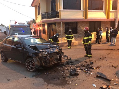 Siniestro vial: Otro accidente de tránsito en Calpi. http://44.213.112.5