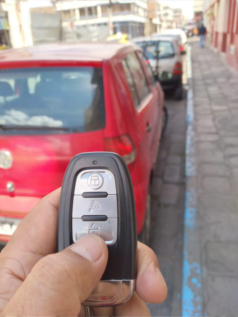 Nuevo modo de robar autos en Riobamba
