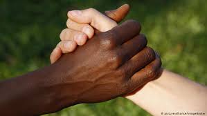 el racismo divide