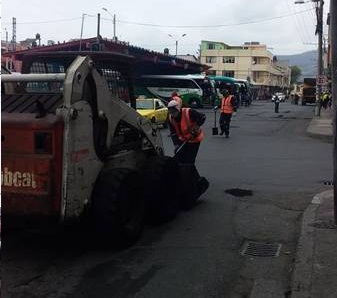 Labores de bacheo Riobamba