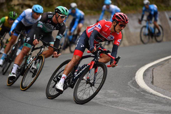 Richard Carapaz héroe de la vuelta