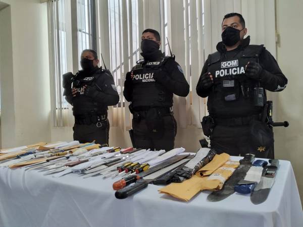 Policía decomiso armas en Chimborazo