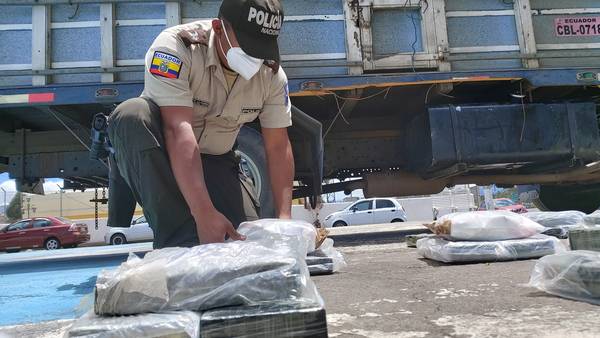 Hallan 98 kilos de droga en un tanque