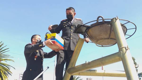ceremonia en honor a la bandera