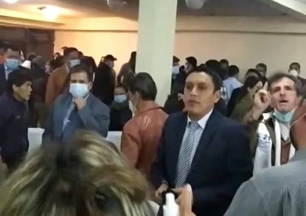 Seguidores de Creo reclaman cargos