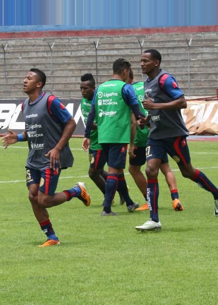 Olmedo jugará solo con juveniles
