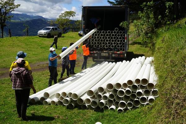 1.000 metros de tubería para Pallatanga