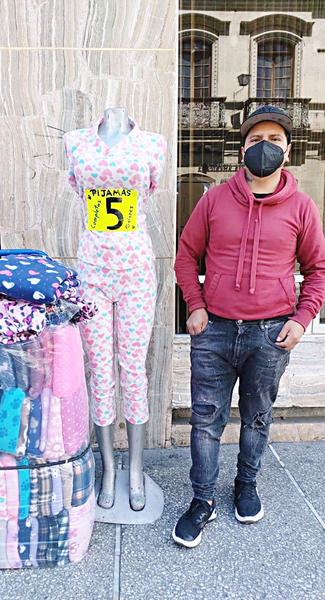 Medardo se gana la vida en Riobamba