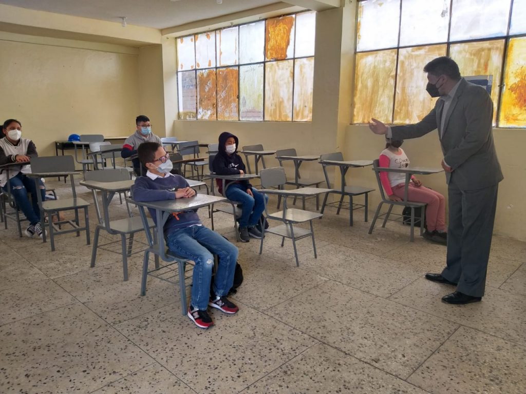 Denuncias a planteles educativos de Riobamba