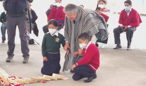 Lasso lanzó nuevo modelo educativo