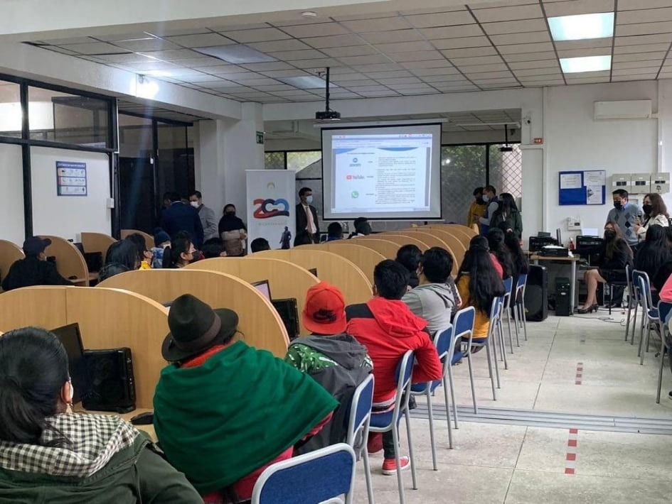 Olmedo firma convenio de becas