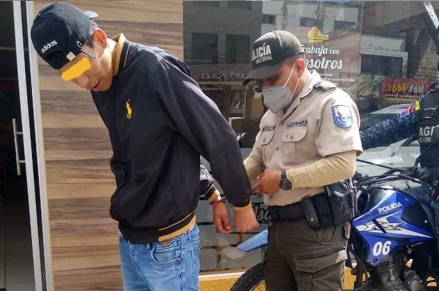 Limpia parabrisas agreden a conductores