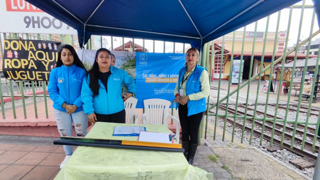 Sea generoso de otra forma. Los puntos de recolección están ubicados en la Plaza Alfaro y en las oficinas del MIES Riobamba. Foto: Selena Trujillo. http://44.213.112.5/