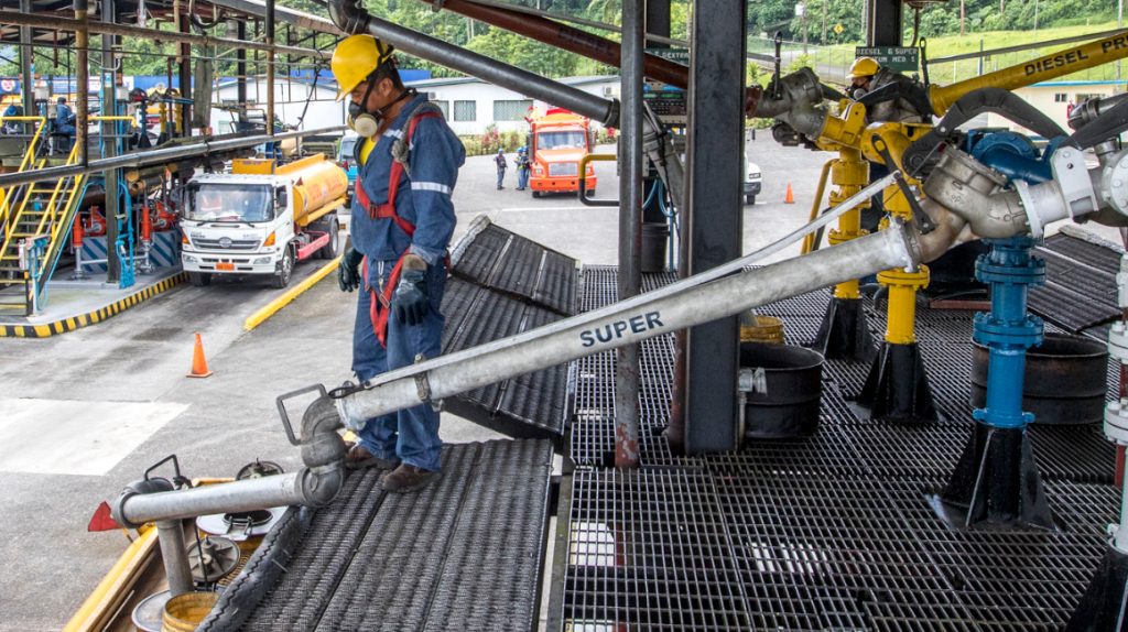 Reforma Tributaria de Daniel Noboa: Aumento del IVA a Combustibles y su Impacto en la Canasta Básica