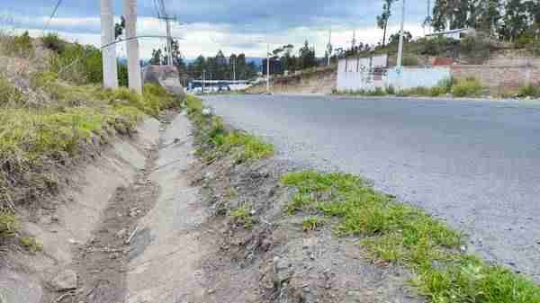 Vía que conecta Riobamba y Guano