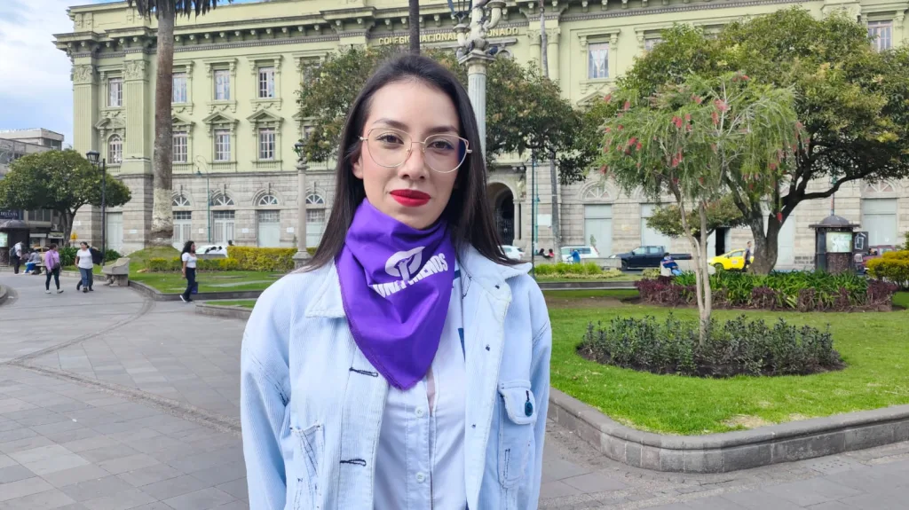 Discriminación, maternidad y violencia, son algunos retos que afronta la mujer.