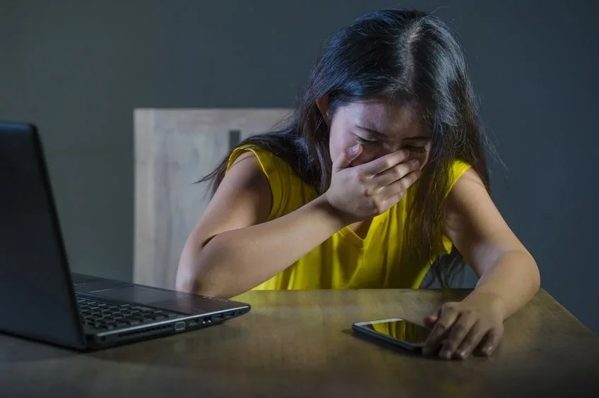 Uno de cada seis niños de entre 11 y 15 años afirman haber sufrido acoso en internet en 2022, una cifra en aumento.