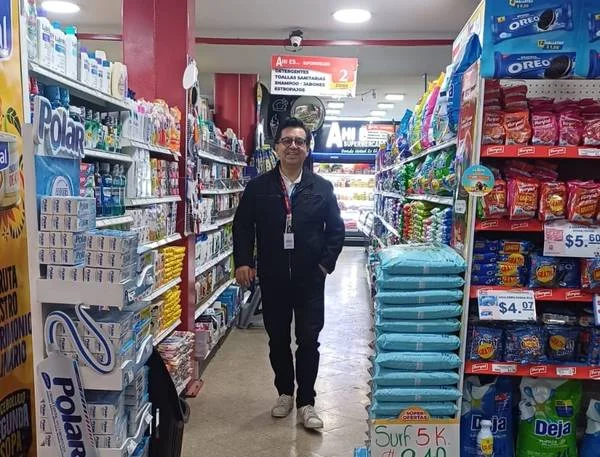 Propietario de supermercado denuncia deuda de exalcalde del Municipio de Colta