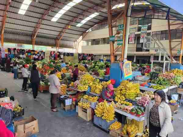 Cancha de Santa Rosa de Riobamba utilizada como mercado