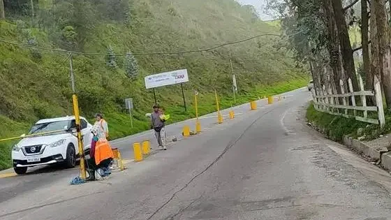 Peaje en Alausí cuesta 1 dólar.