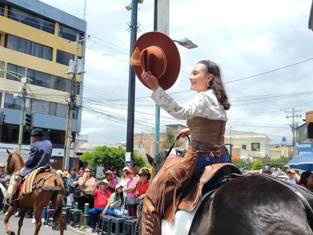 Pregón del Rodeo prendió las fiestas, y una hermosa jinete lo demostró