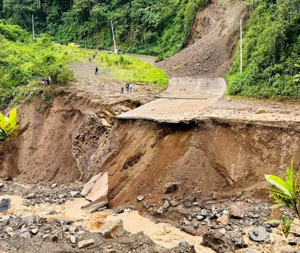 Vía Riobamba- Pallatanga- Cumandá parcialmente habilitada