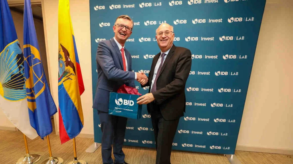 r riesgo país de Ecuador continúa con su tendencia a la baja