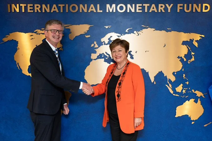 Ecuador recibirá USD 4.000 millones del FMI