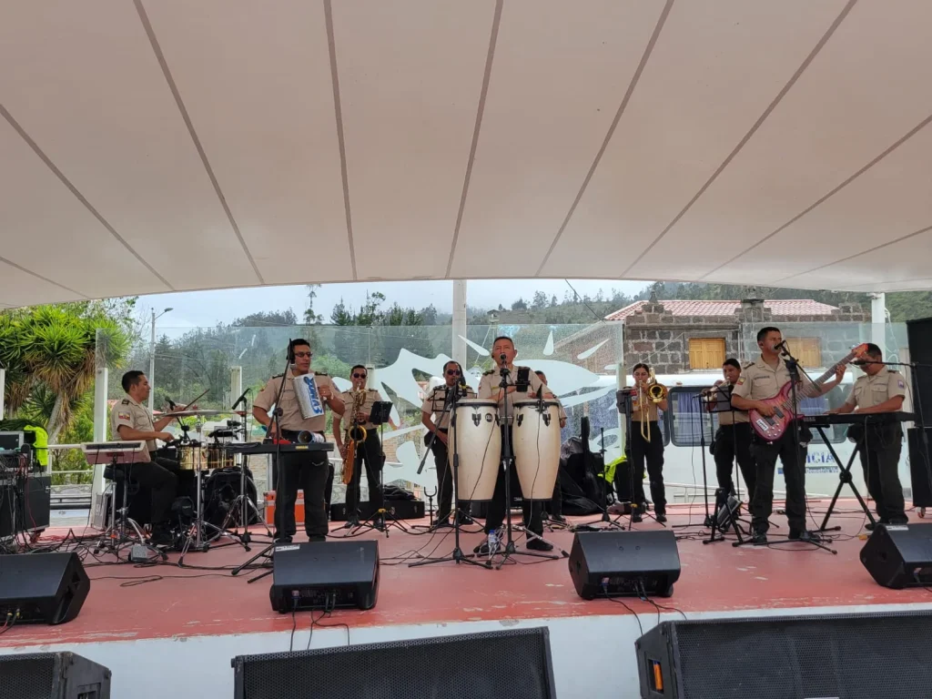 La orquesta de la Policía Nacional presento su show en el evento