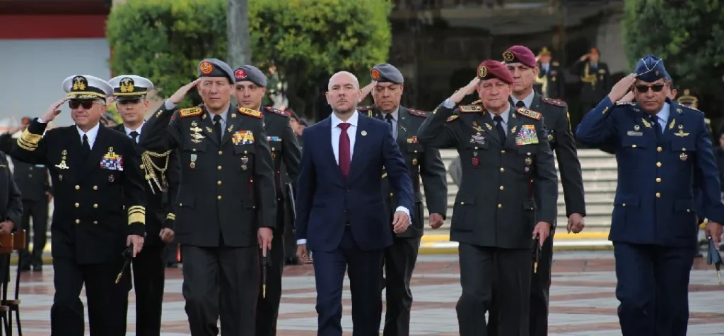 Ministro de defensa realiza “compras reservadas”