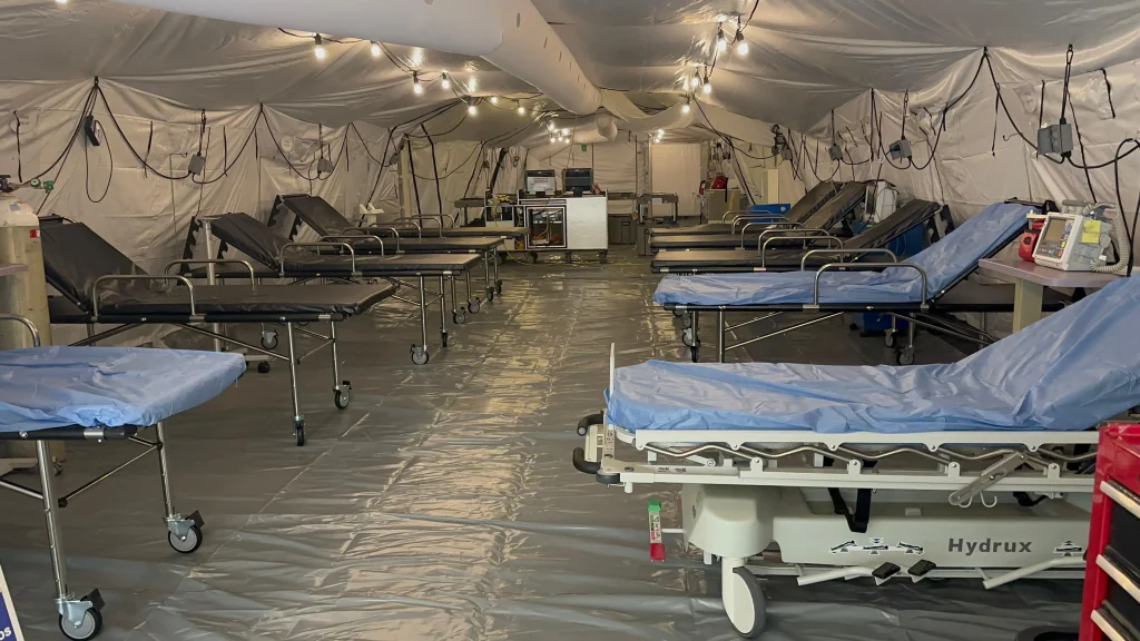 Alausí recibió dos hospitales de campaña donados por EEUU