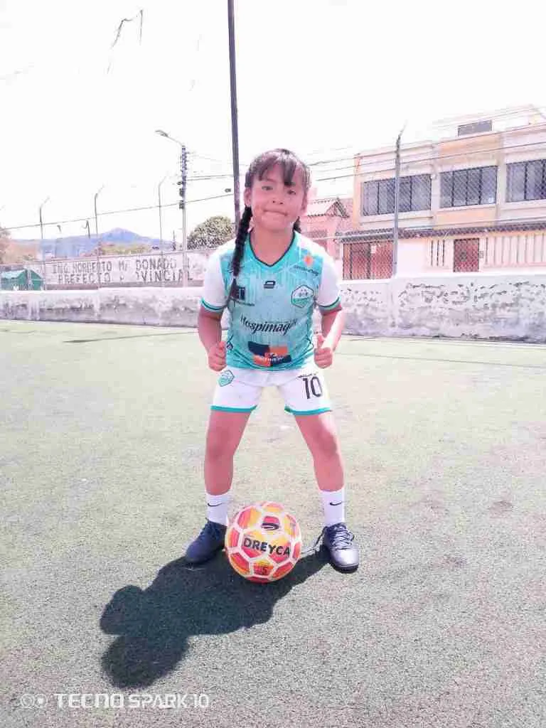 Geordana Naely Colcha conocida como la mejor futbolista de Riobamba en las categorías sub6 y sub7.