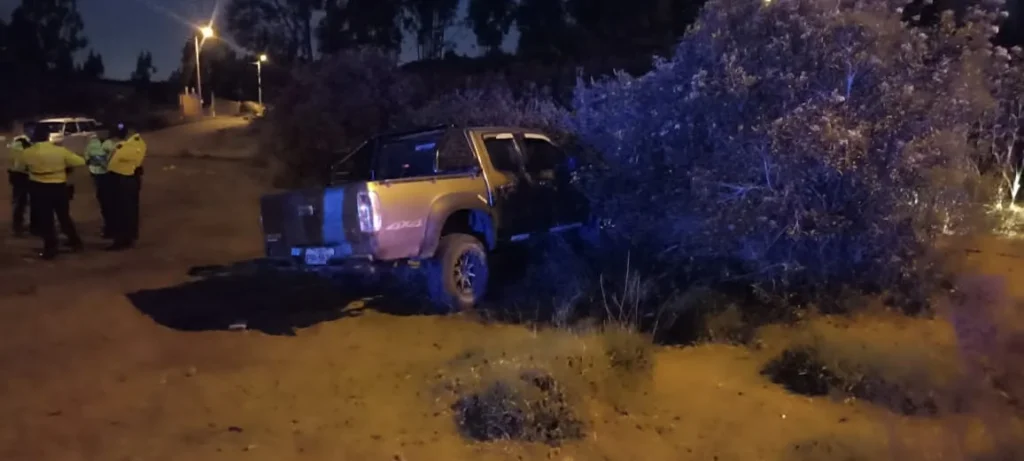 Agentes de tránsito rescatan a niña tras el robo de camioneta