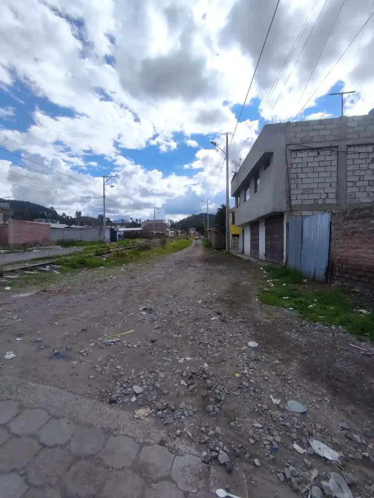 Avenida Ecuador en abandono por los alcaldes de Riobamba