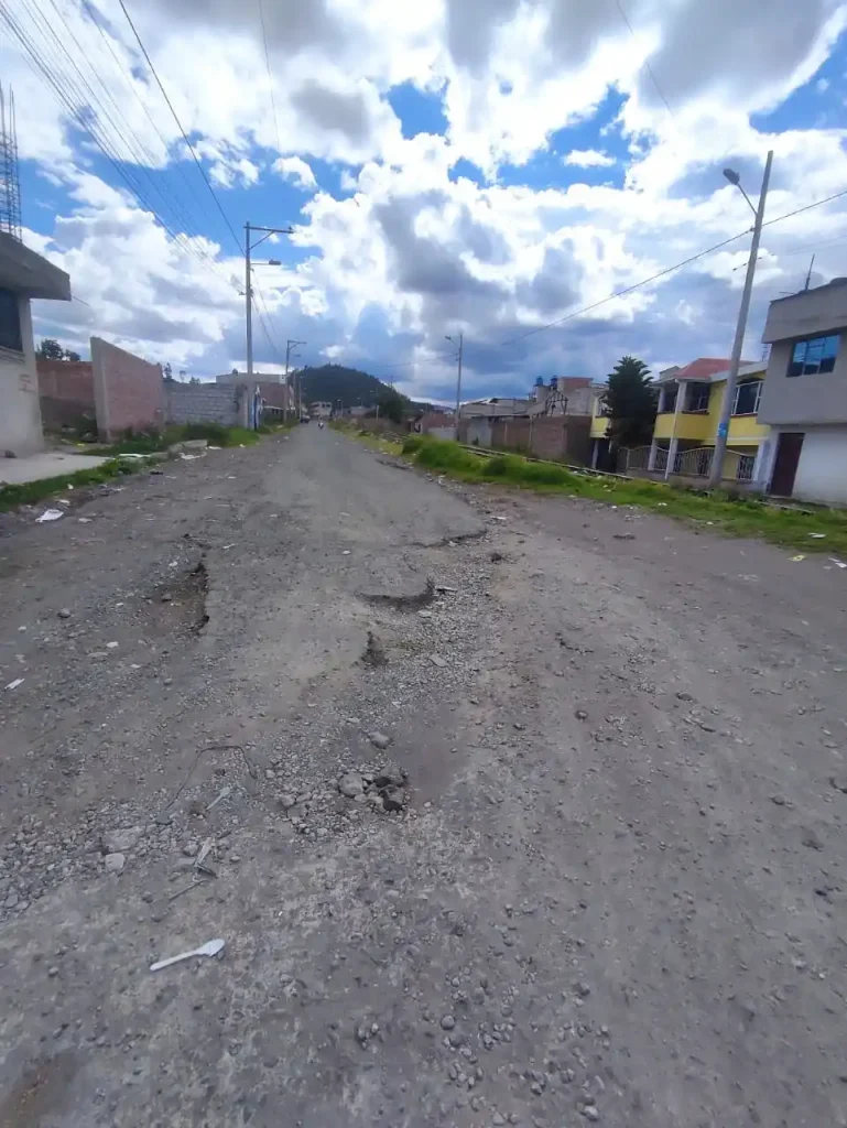 Avenida Ecuador en abandono por los alcaldes de Riobamba