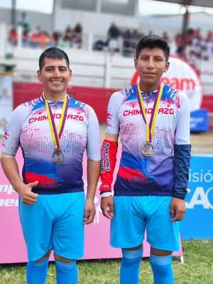 Danny Macas y Gledis Yuquilema, en la prueba de triatlón