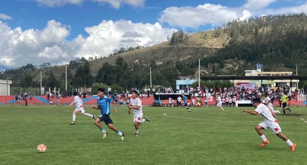 Segunda categoría 2 equipos de Riobamba quedan fuera