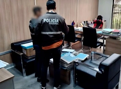 En el caso Plaga el abogado Cristin Romero era el jefe de abogado Hugo Lara, quien era chofer y cargaba los expedientes, pero luego pasó a defensor de Johanna Zambrano Tigua.