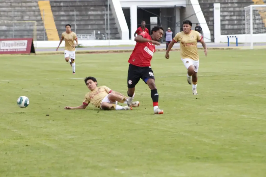 Daquilema FC goleó a Estudiantes de La Plata de Pallatanga
