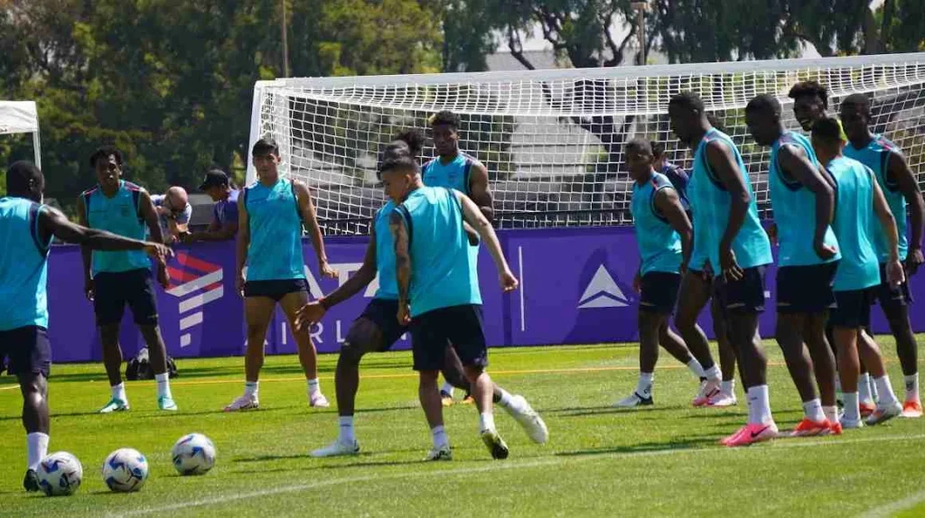 El partido entre Ecuador vs México por la Copa América se jugará este domingo a las 19:00, La Tri necesita un empate para clasificar.