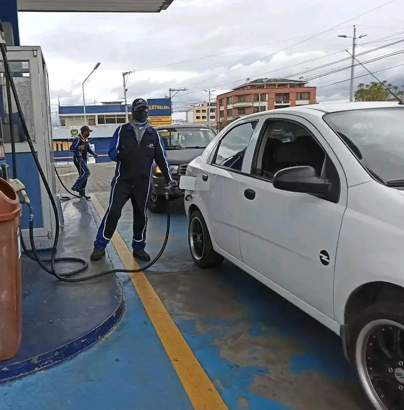 Existen varios métodos que le permitirán ahorrar gasolina con la subida del precio en Ecuador.